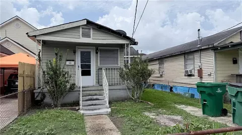 1306 Romain St, Gretna, LA 70053