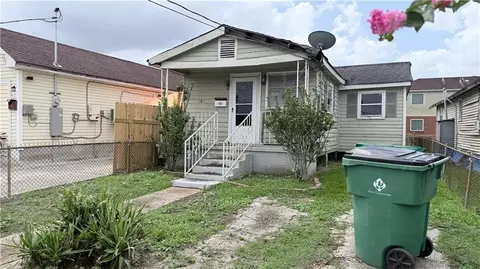 Exterior - 1306 Romain St, Gretna, LA 70053 photo 2 of 5
