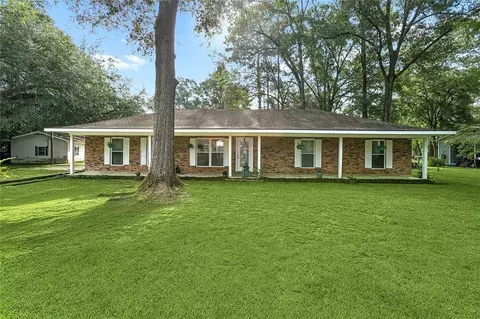 29758 Oak St, Holden, LA 70744