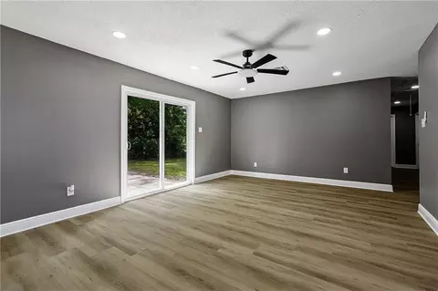 Living - 158 E 7th St, Reserve, LA 70084 photo 6 of 7
