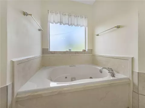 Bath - 112 Intrepid Dr, Slidell, LA 70458 photo 2 of 5