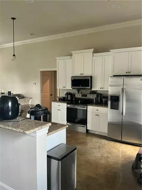 Kitchen - 18257 Wolf Pack Trce, Loranger, LA 70446 photo 1 of 3