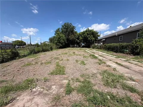 1612 Clouet St, New Orleans, LA 70117