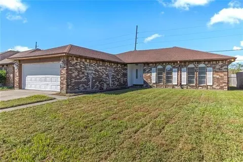 2440 W Sunnymeade Dr, Harvey, LA 70058