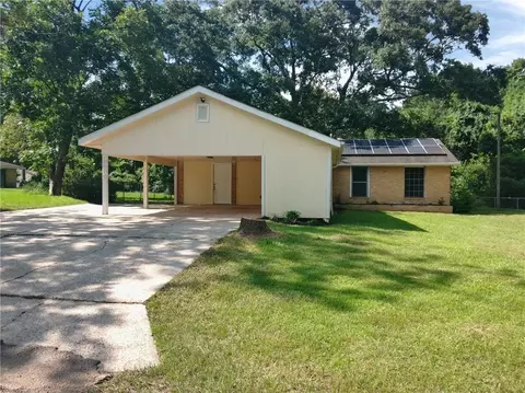 1215 W 10th St, Bogalusa, LA 70427