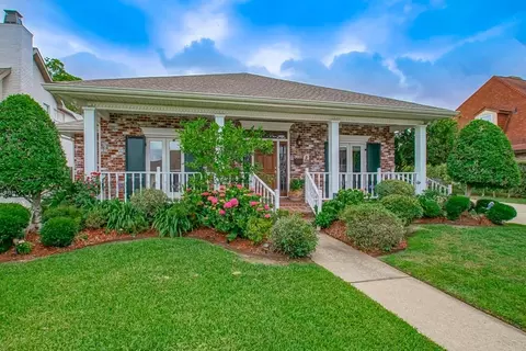 725 Marlene Dr, Gretna, LA 70056