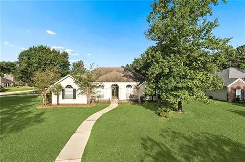 403 Avenue Palais Royal Ave, Covington, LA 70433