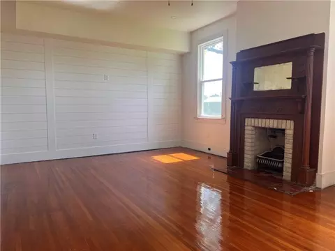 Living - 305 E 2nd St, Thibodaux, LA 70301 photo 6 of 9