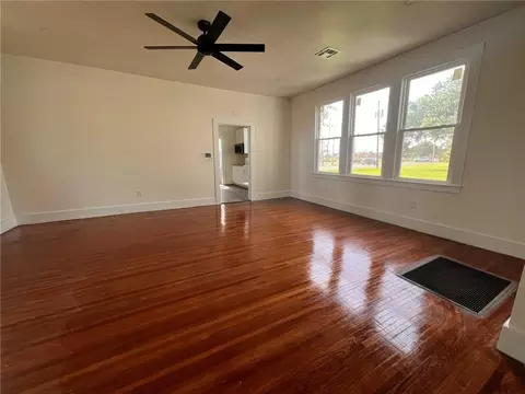 Living - 305 E 2nd St, Thibodaux, LA 70301 photo 3 of 9