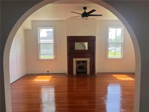 Living - 305 E 2nd St, Thibodaux, LA 70301 photo 5 of 9