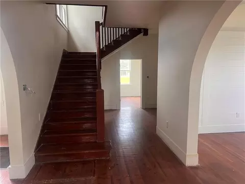 Entry Way - 305 E 2nd St, Thibodaux, LA 70301 photo 1 of 2