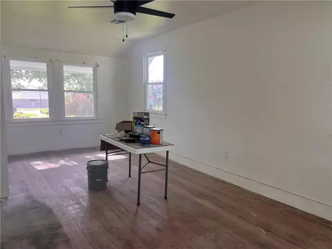 Living - 305 E 2nd St, Thibodaux, LA 70301 photo 4 of 9