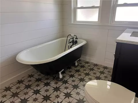 Bath - 305 E 2nd St, Thibodaux, LA 70301 photo 1 of 4