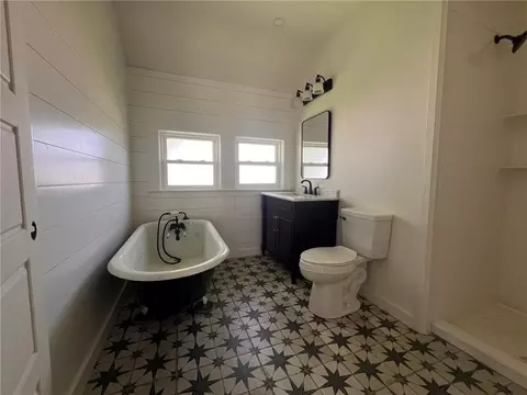 Bath - 305 E 2nd St, Thibodaux, LA 70301 photo 2 of 4