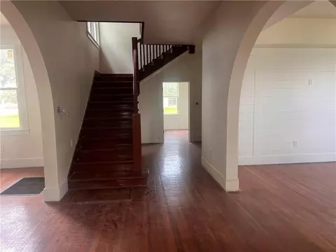 Entry Way - 305 E 2nd St, Thibodaux, LA 70301 photo 2 of 2