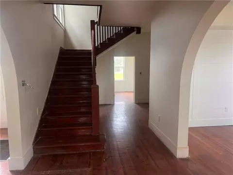 Entry Way - 305 E 2nd St, Thibodaux, LA 70301 photo 1 of 2