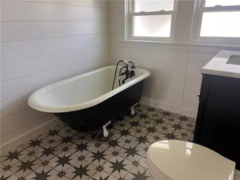 Bath - 305 E 2nd St, Thibodaux, LA 70301 photo 1 of 4