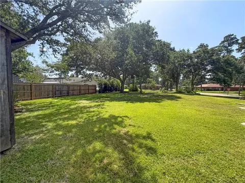 113 Walnut St, Mandeville, LA 70471 photo 3