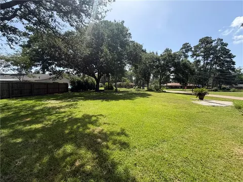 113 Walnut St, Mandeville, LA 70471 photo 4