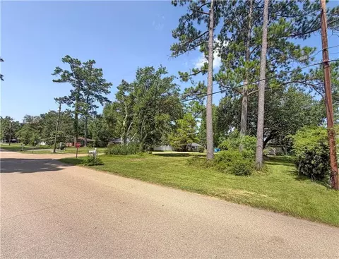113 Walnut St, Mandeville, LA 70471 photo 6