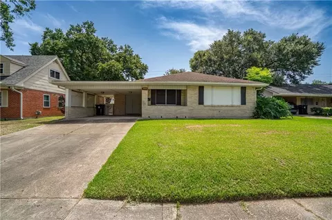 2518 Somerset Dr, New Orleans, LA 70131