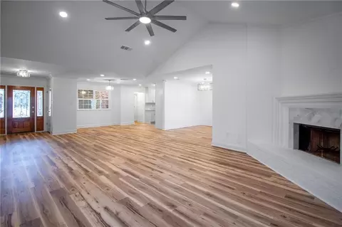 Living - 104 Bocage Dr, Luling, LA 70070 photo 6 of 8