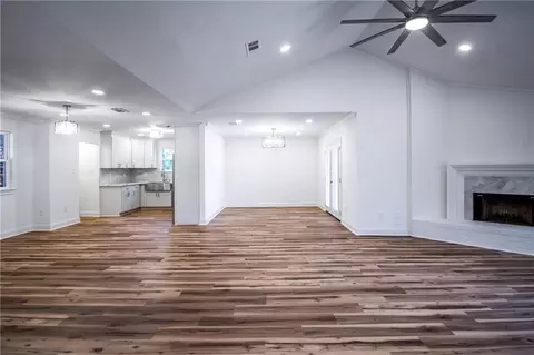 Living - 104 Bocage Dr, Luling, LA 70070 photo 7 of 8
