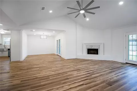 Living - 104 Bocage Dr, Luling, LA 70070 photo 5 of 8