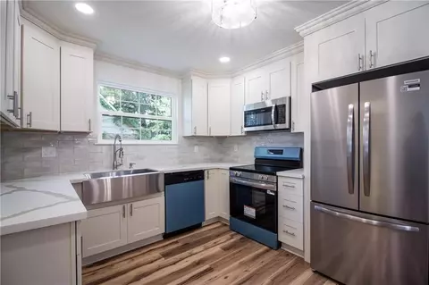Kitchen - 104 Bocage Dr, Luling, LA 70070 photo 1 of 2