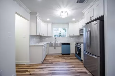 Kitchen - 104 Bocage Dr, Luling, LA 70070 photo 2 of 2