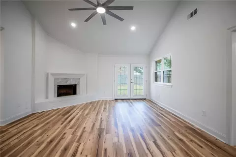 Living - 104 Bocage Dr, Luling, LA 70070 photo 4 of 8