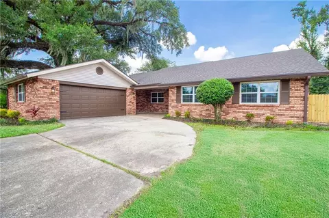 104 Bocage Dr, Luling, LA 70070