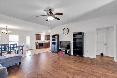 Living - 206 Ashton Oaks Ln, Luling, LA 70070 photo 2 of 2