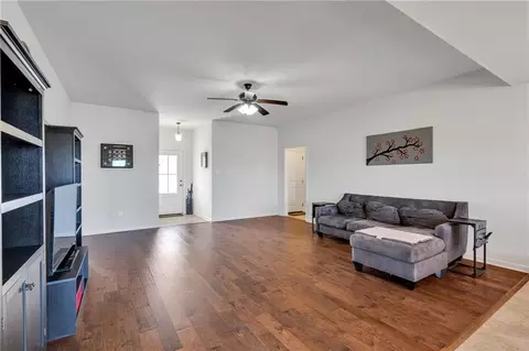 Living - 206 Ashton Oaks Ln, Luling, LA 70070 photo 1 of 2