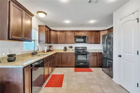 Kitchen - 206 Ashton Oaks Ln, Luling, LA 70070 photo 1 of 2
