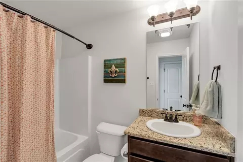 Bath - 206 Ashton Oaks Ln, Luling, LA 70070 photo 2 of 2