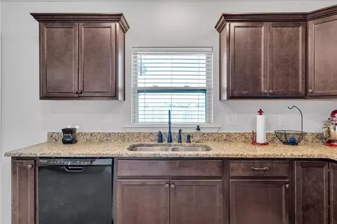 Kitchen - 206 Ashton Oaks Ln, Luling, LA 70070 photo 2 of 2