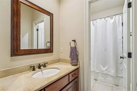 Bath - 648 Silverthorne Ln, Covington, LA 70433 photo 5 of 5