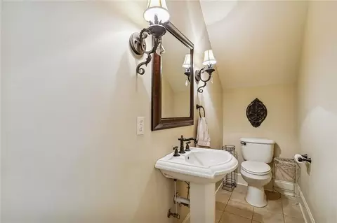 Bath - 648 Silverthorne Ln, Covington, LA 70433 photo 2 of 5