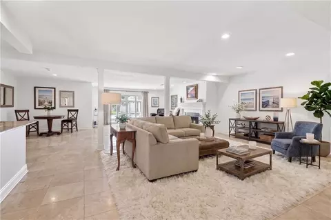 Living - 29 Madera Ct, Kenner, LA 70065 photo 2 of 7