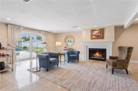 Living - 29 Madera Ct, Kenner, LA 70065 photo 5 of 7