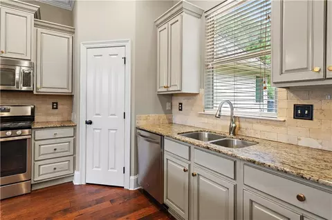 Kitchen - 664 Bateleur Way, Covington, LA 70435 photo 2 of 6