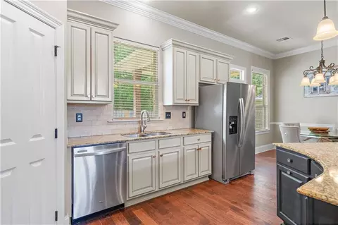Kitchen - 664 Bateleur Way, Covington, LA 70435 photo 4 of 6