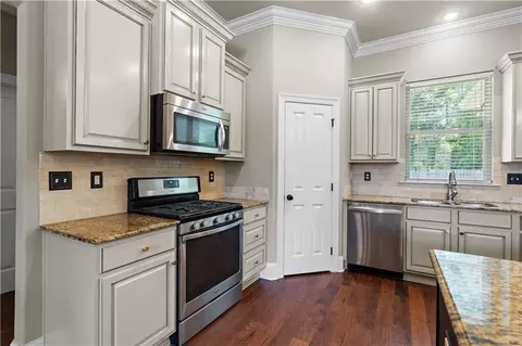 Kitchen - 664 Bateleur Way, Covington, LA 70435 photo 1 of 6