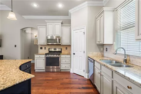 Kitchen - 664 Bateleur Way, Covington, LA 70435 photo 3 of 6