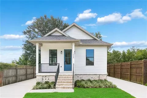 1021-1023 Center St, Arabi, LA 70032