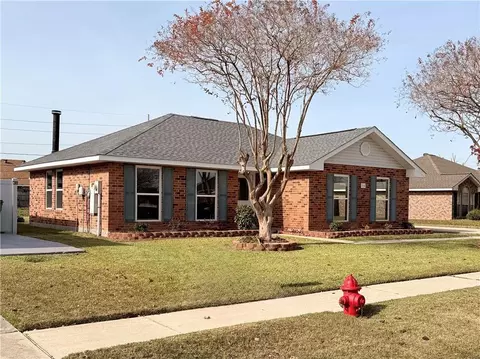 264 Oak Point Dr, Laplace, LA 70068