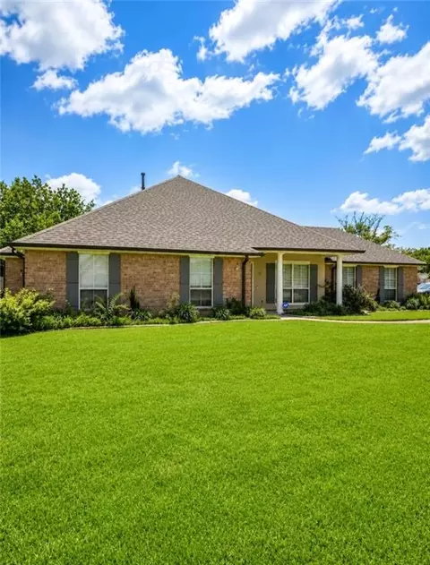 440 Gainesway Dr, Madisonville, LA 70447