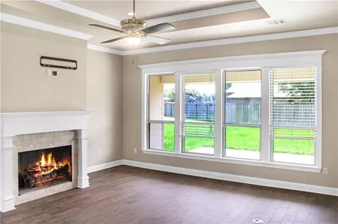 Living - 405 Lac Verret Dr, Luling, LA 70070 photo 2 of 5
