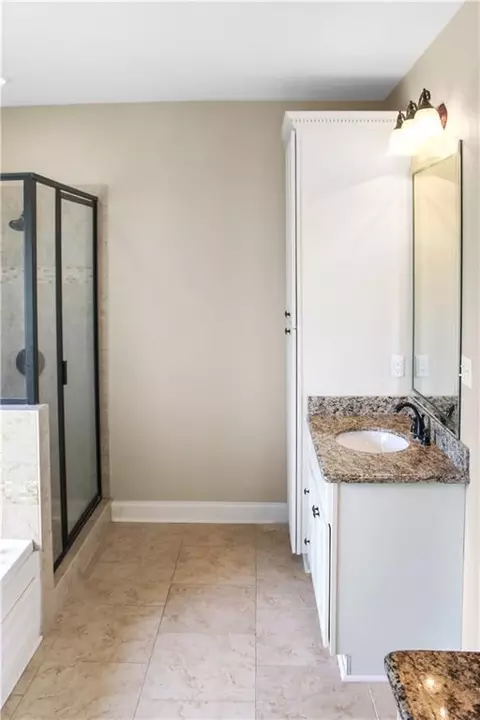 Bath - 405 Lac Verret Dr, Luling, LA 70070 photo 1 of 8